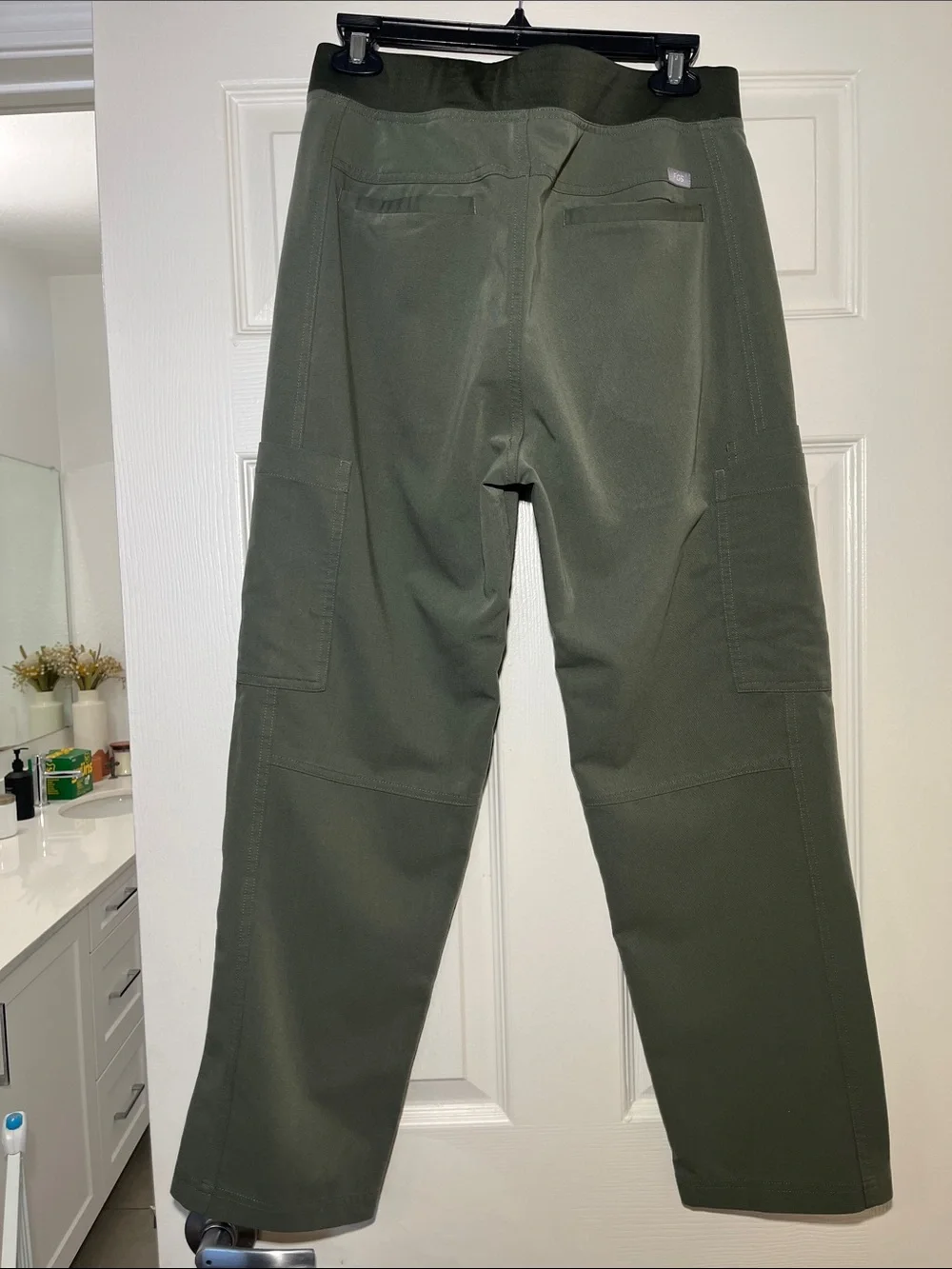 Figs Olive Men's Axim Cargo Scrub Pants